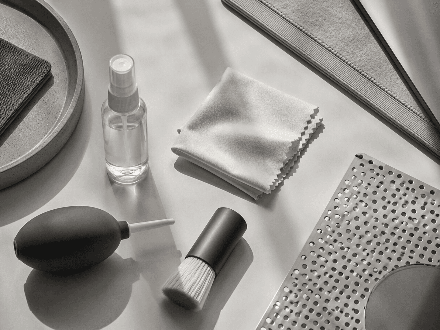 Screen & Keyboard Cleaning Kit in graphite and silver finish